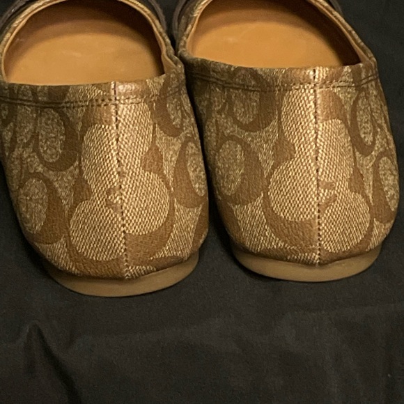 Gently used coach flats. Please not the shoes will be sold w/out the box. - Picture 4 of 5